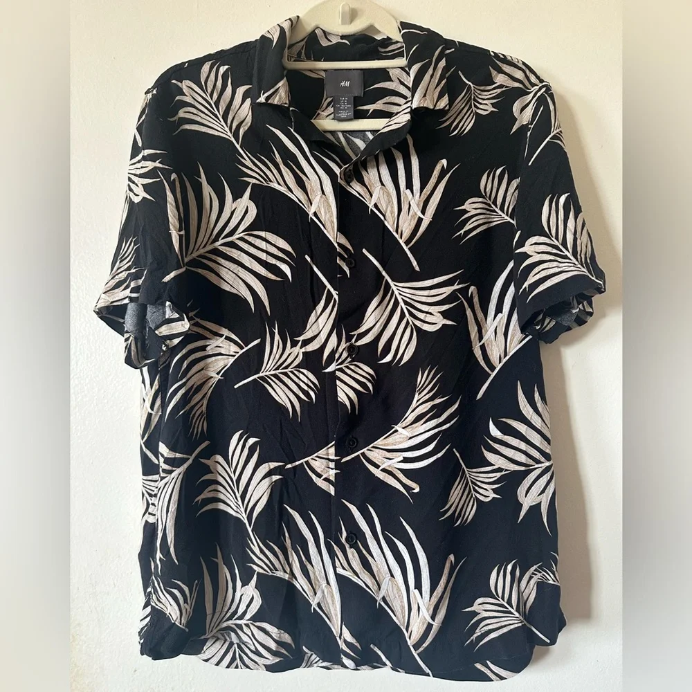 H&M Black and White Leaf Patterned Shirt - Picture 1 of 4